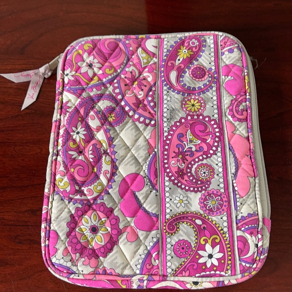 Vera Bradley IPad case. - Picture 1 of 5